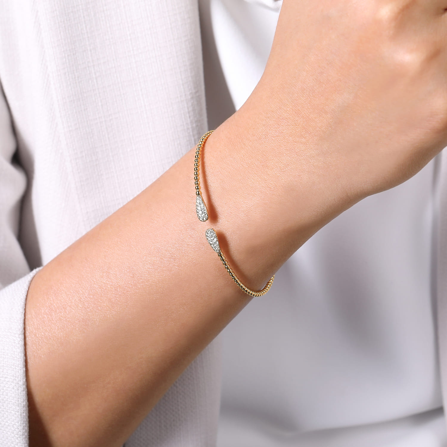 14K Yellow Gold Bujukan Diamond Teardrops Bangle - 0.3 ct - Shot 4
