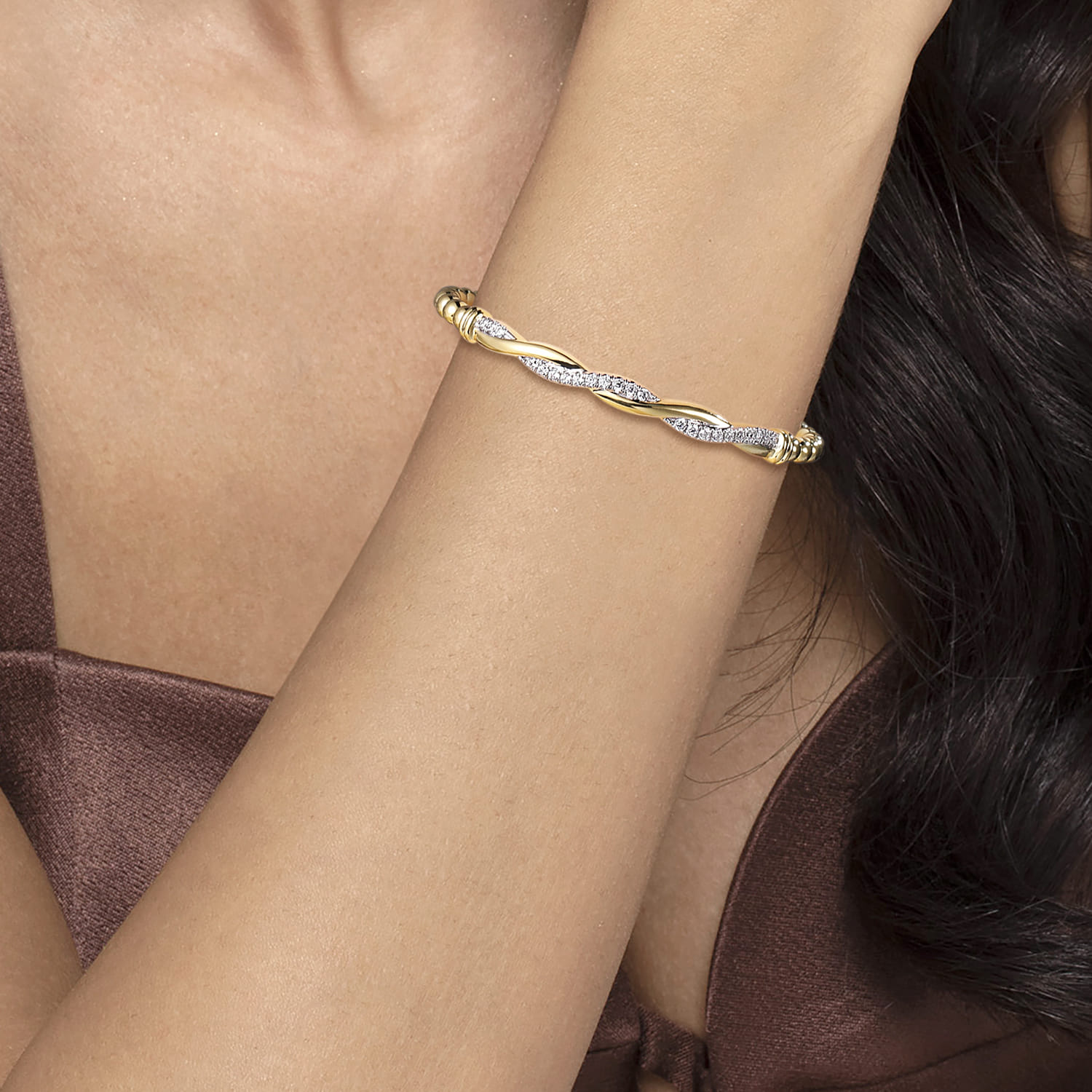 14K Yellow Gold Bujukan Diamond Twist Split Bangle Bracelet - Shot 4