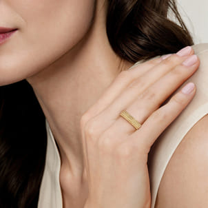 14K Yellow Gold Bujukan Fashion Ring