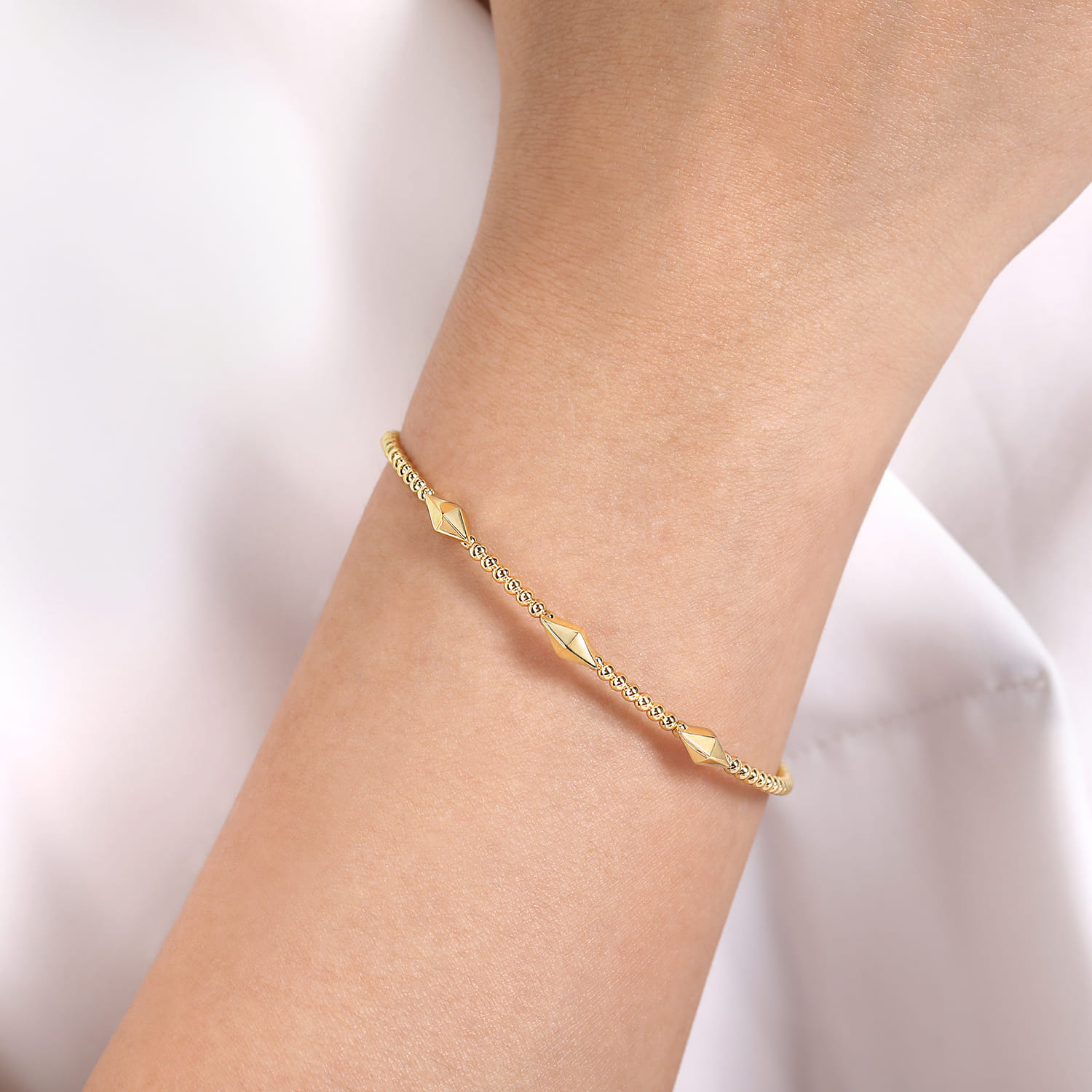 14K Yellow Gold Bujukan Pyramid Stations Bangle - Shot 4