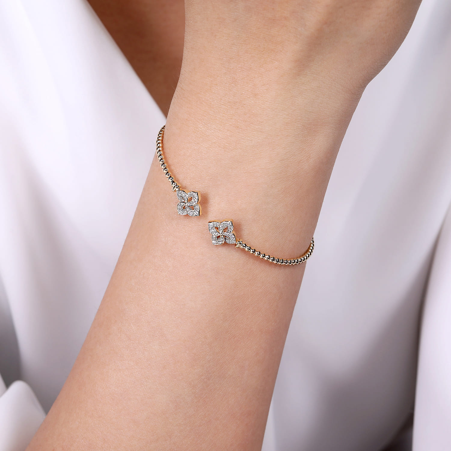 14K Yellow Gold Bujukan Split Cuff Bracelet with Diamond Flower Caps - 0.23 ct - Shot 4