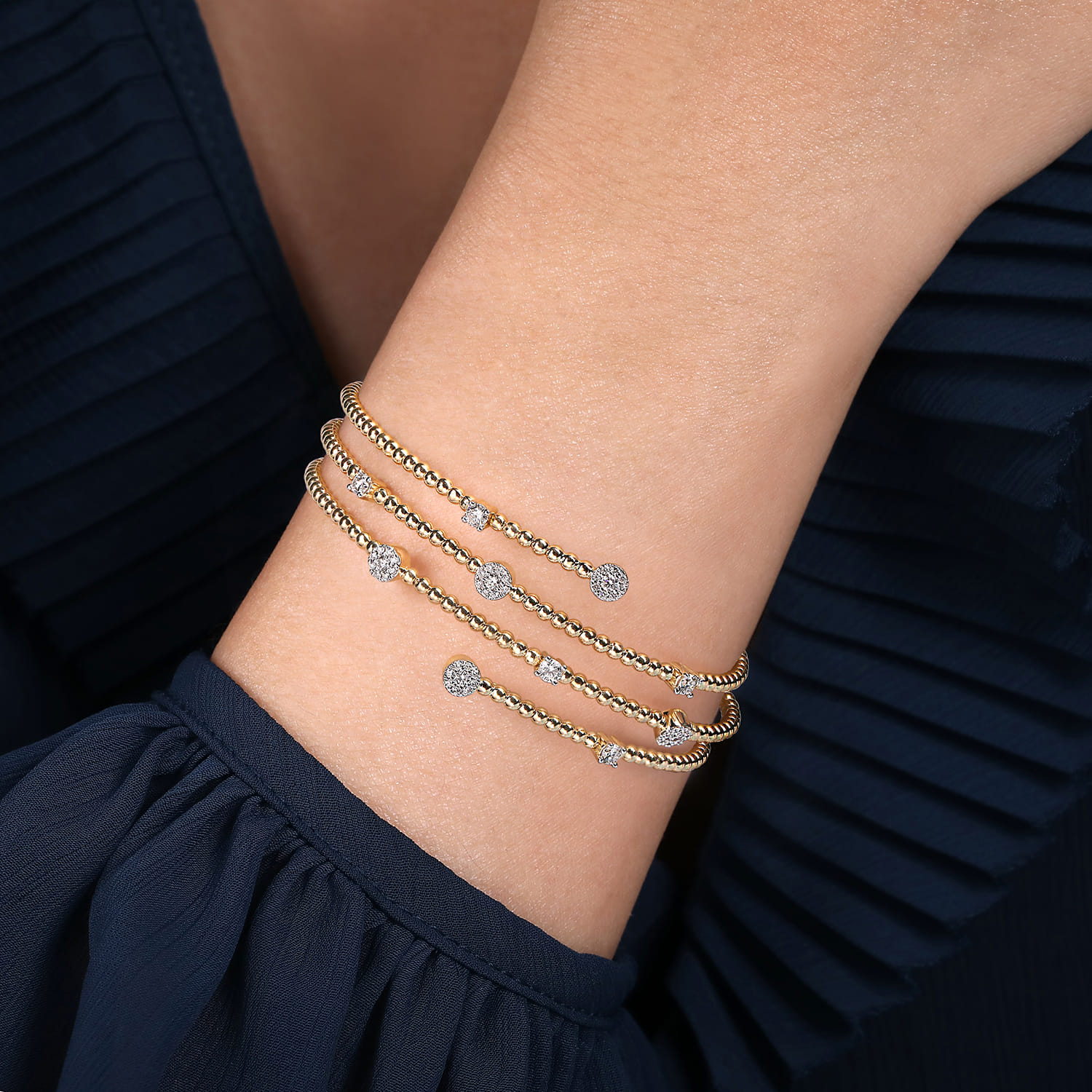 14K Yellow Gold Bujukan Wrap Diamond Bangle - 0.7 ct - Shot 4