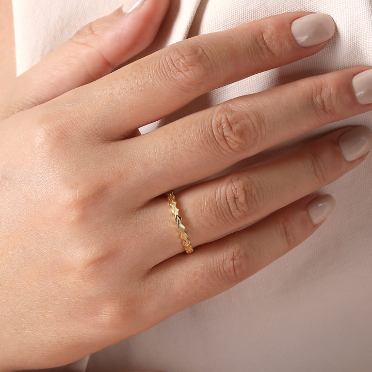 14K Yellow Gold Chevron Station Ring - Shot 5