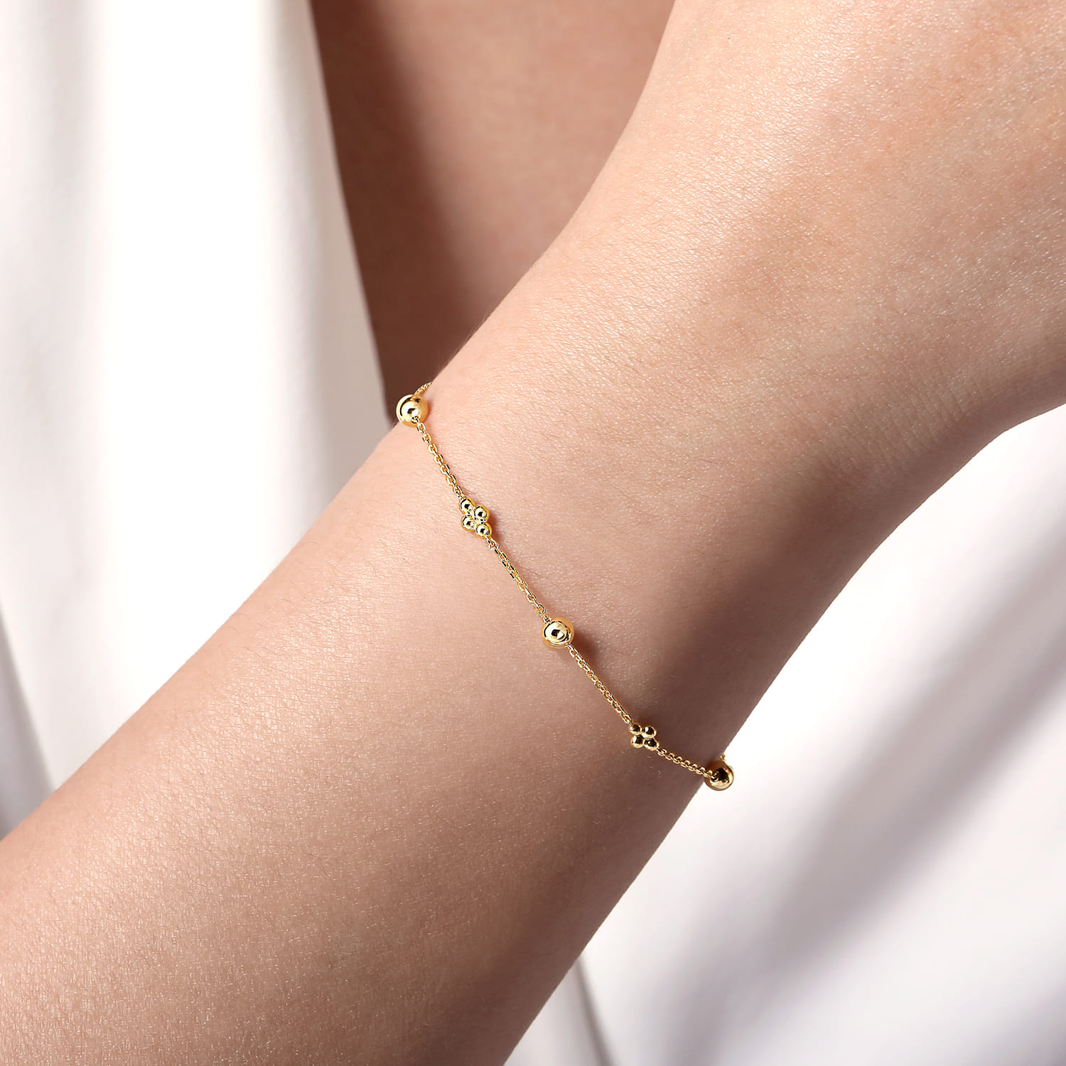 14K Yellow Gold Clover Station Bracelet-Bujukan