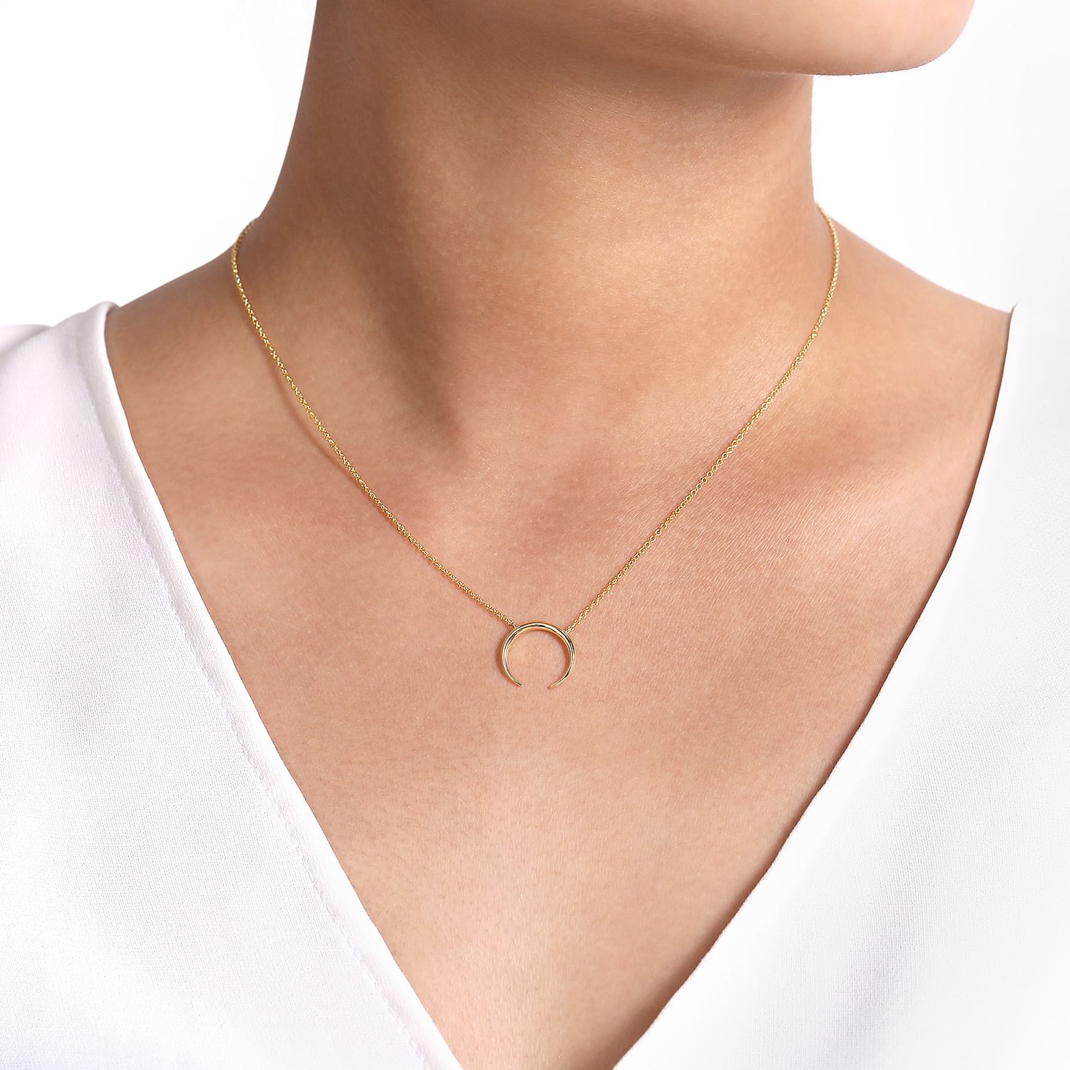 14K Yellow Gold Crescent Moon Pendant Necklace - Shot 3