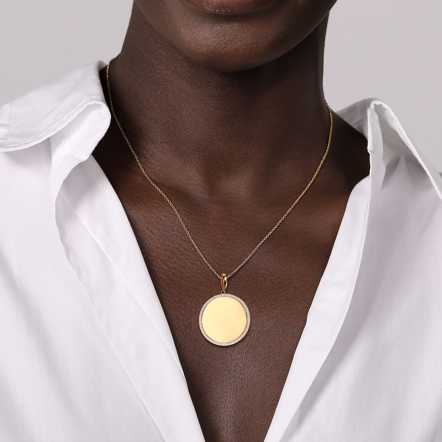 14K Yellow Gold Diamond 32mm Round Medallion Personalized Pendant With Detachable Bail - 0.64 ct - Shot 4