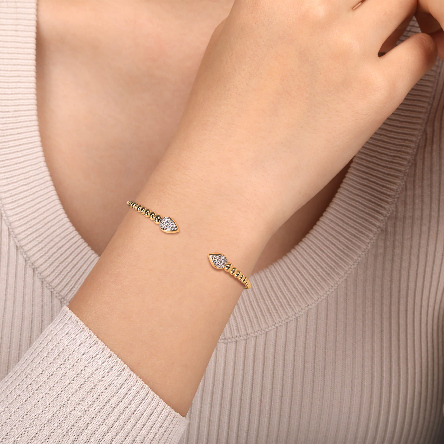 14K Yellow Gold Diamond Bangle - 0.25 ct - Shot 4