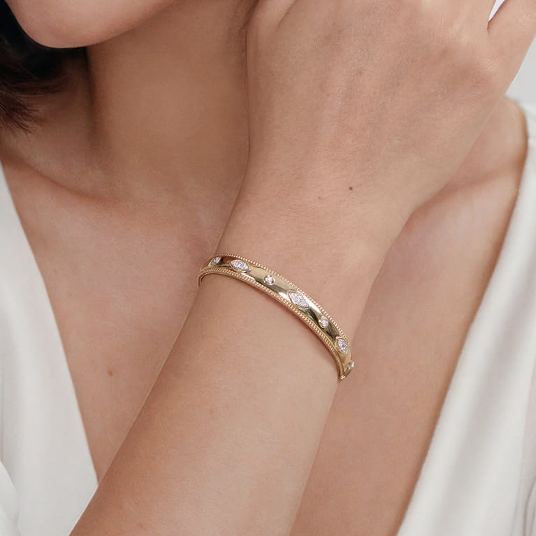 14K Yellow Gold Diamond Bujukan Bangle - 0.3 ct - Shot 4