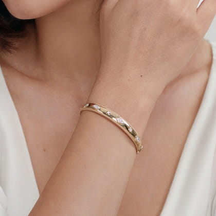 14K Yellow Gold Diamond Bujukan Bangle