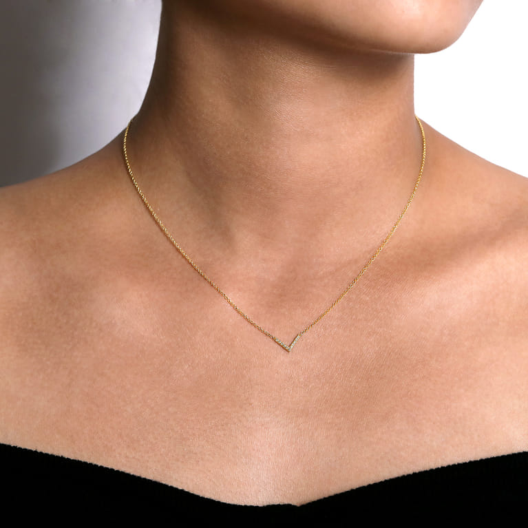 14K Yellow Gold Diamond Chevron Necklace - 0.06 ct - Shot 3