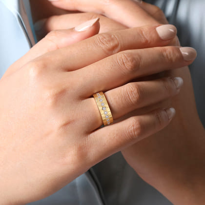 14K Yellow Gold Diamond Cigar Band with Hexagon Pattern