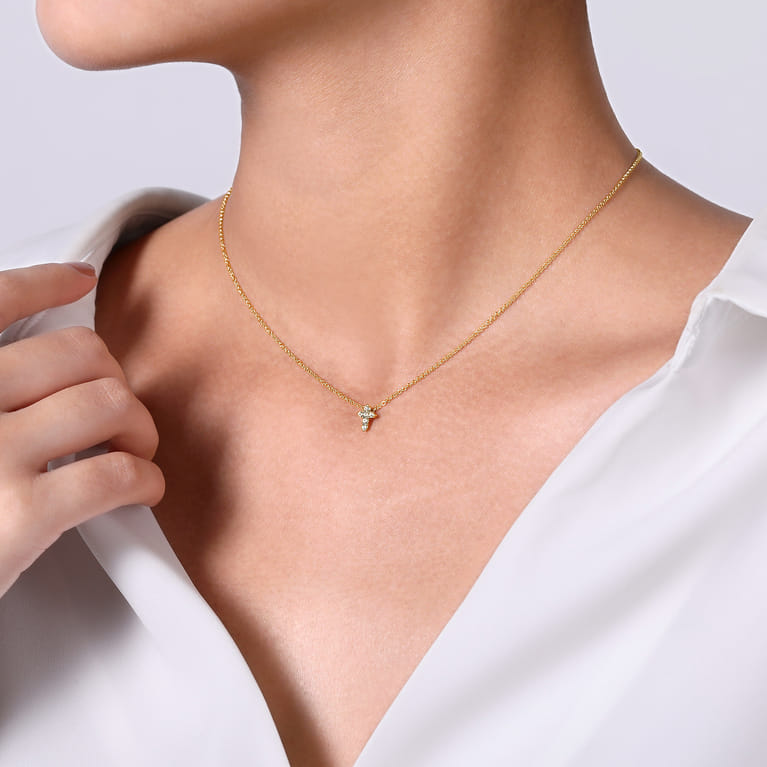 14K Yellow Gold Diamond Cross Pendant Necklace - 0.11 ct - Shot 3