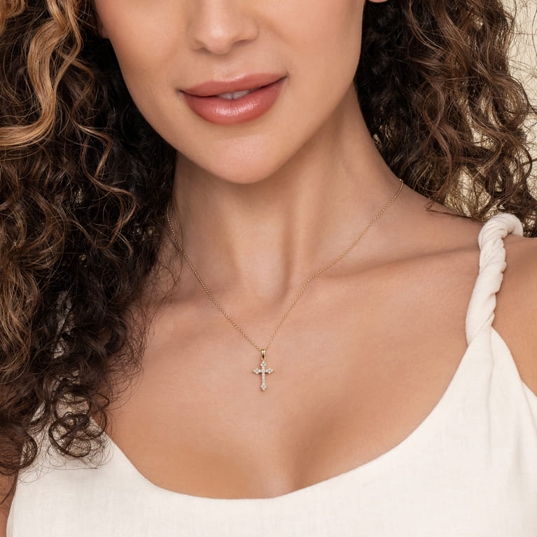 14K Yellow Gold Diamond Cross Pendant Necklace - 0.25 ct - Shot 3