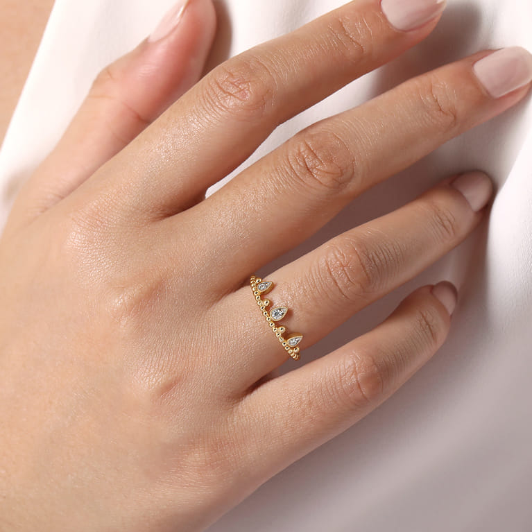 14K Yellow Gold Diamond Crown Bujukan Ring - 0.08 ct - Shot 5