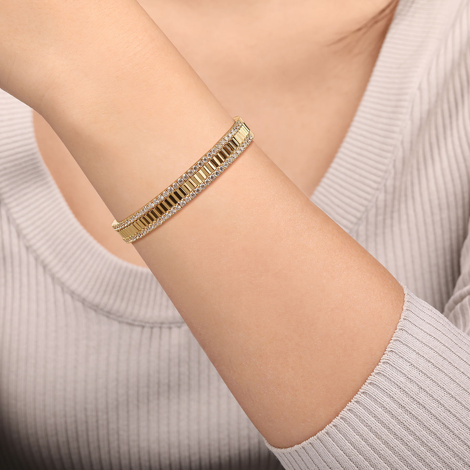 14K Yellow Gold Diamond Cut Cuff Bangle - 2.45 ct - Shot 4