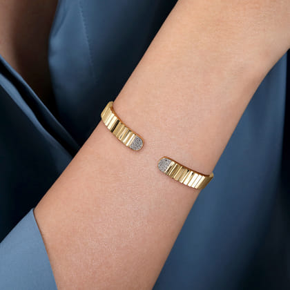 14K Yellow Gold Diamond Open Bangle Bracelet in Diamond Cut Texture