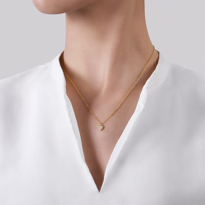 14K Yellow Gold Diamond Pendant Necklace