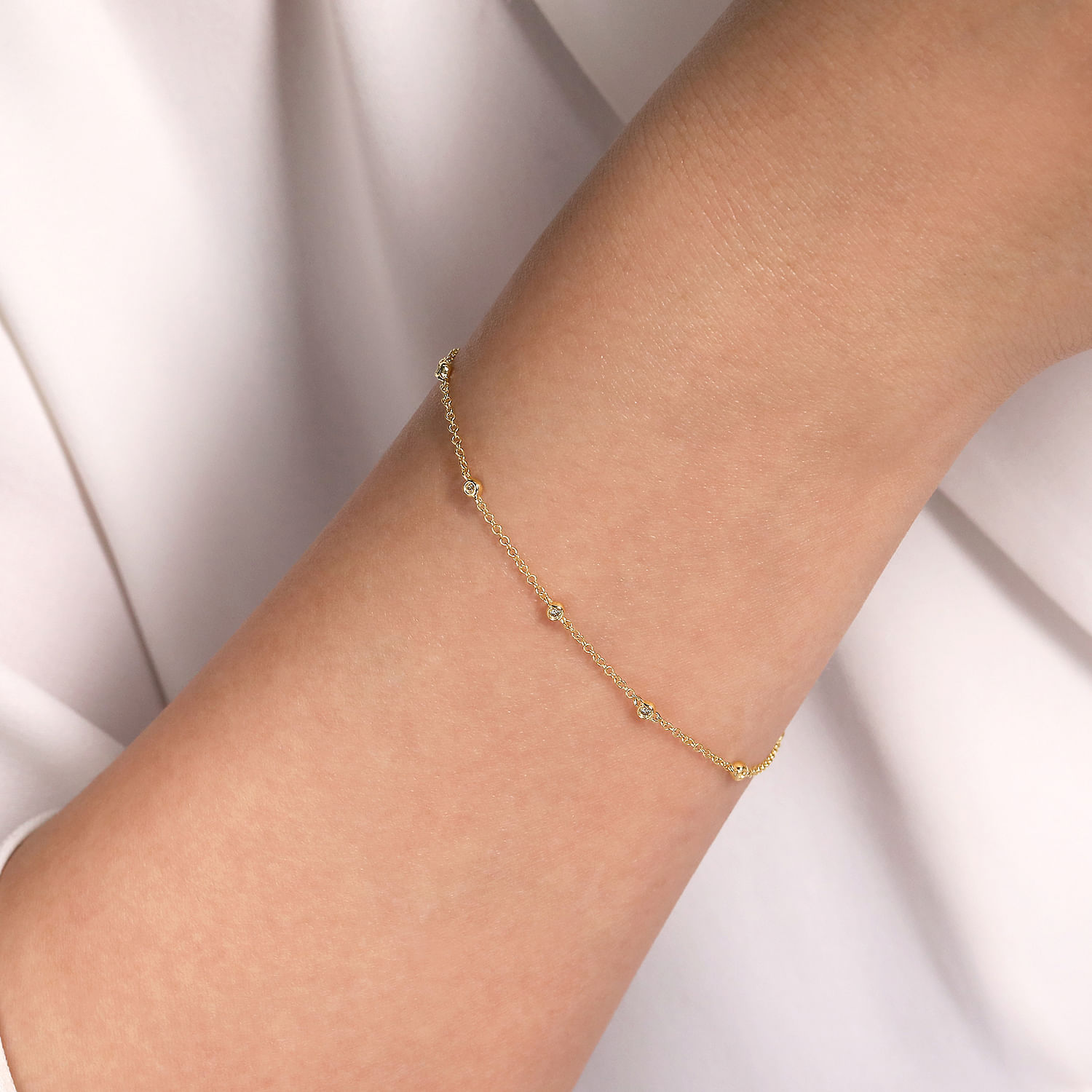 14K Yellow Gold Diamond Stations Chain Bracelet - 0.08 ct - Shot 3