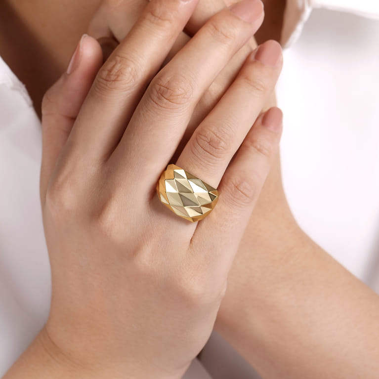 14K Yellow Gold Faceted Geometric Cigar Band - Shot 5