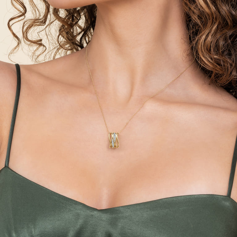14K Yellow Gold Graduating Diamond Pendant Necklace - 0.14 ct - Shot 4