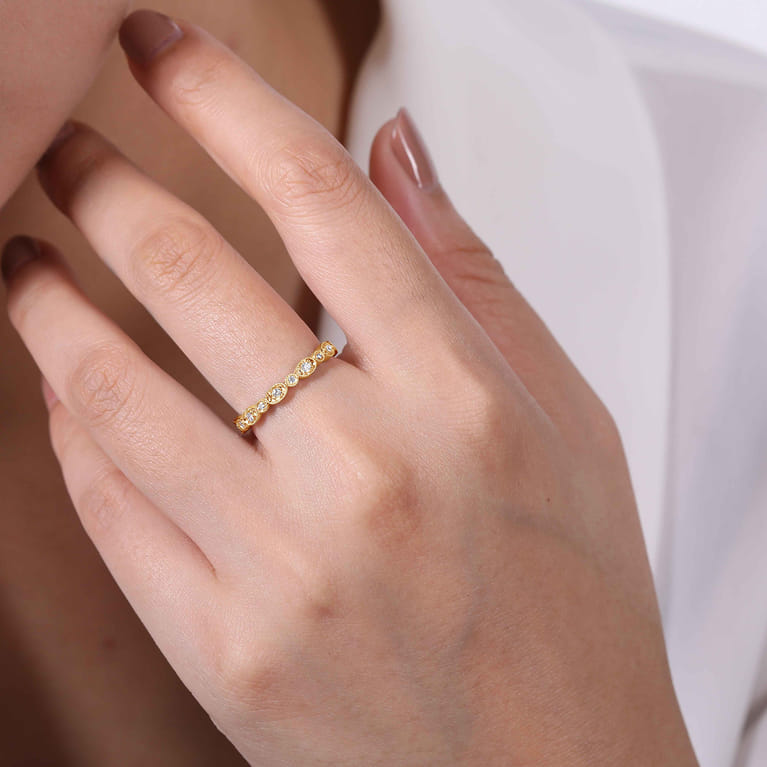 14K Yellow Gold Graduating Station Diamond Stackable Ring - 0.22 ct - Shot 5