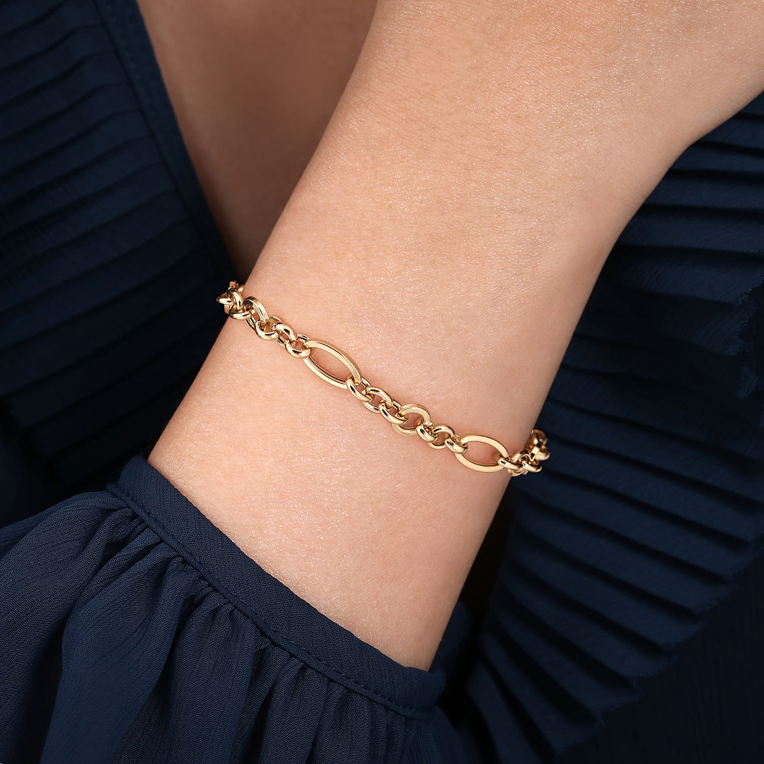 14k Yellow Gold Contemporary Chain Link Bracelet. SKU: TB4572