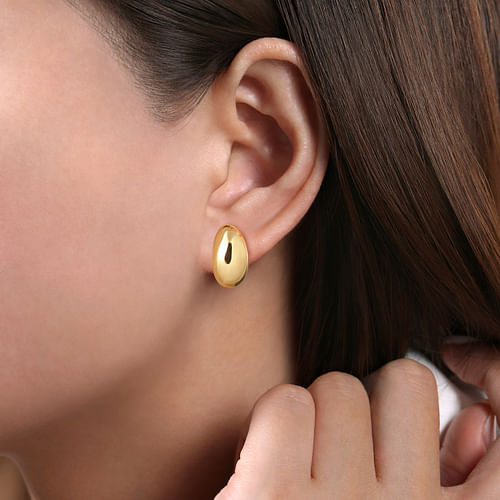 14K Yellow Gold Oval Huggie Earrings - Shot 2