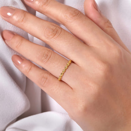 14K Yellow Gold Oval Station Ring