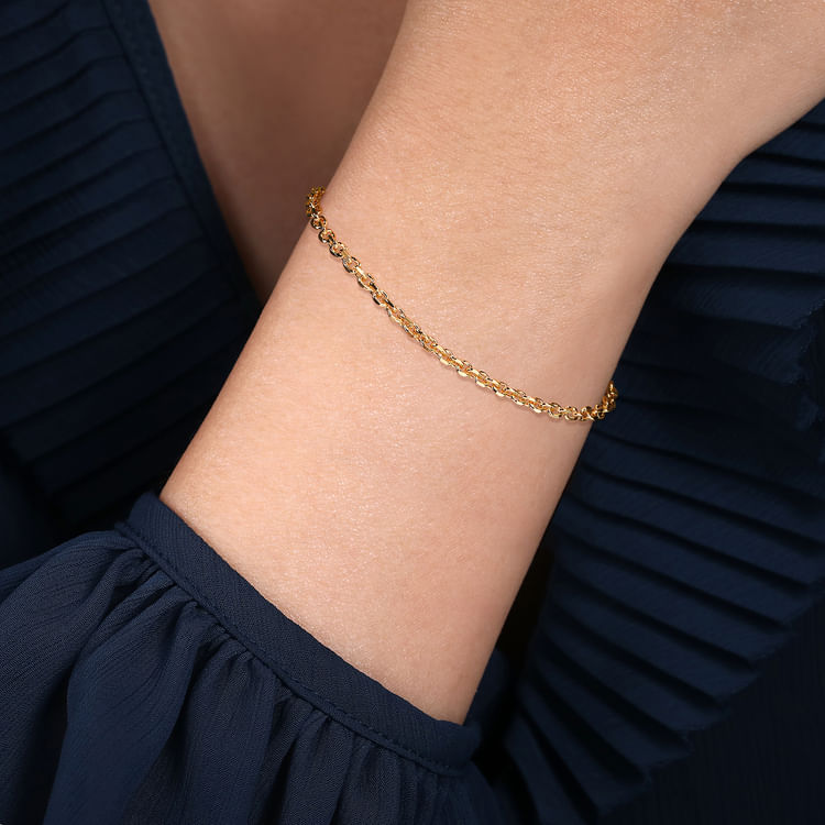 14K Yellow Gold Plain Gold Chain With G Lock