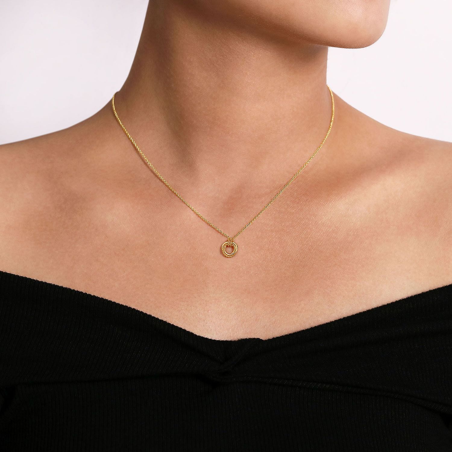 14K Yellow Gold Plain and Bujukan Beaded Interlocking Circles Pendant Necklace - Shot 3