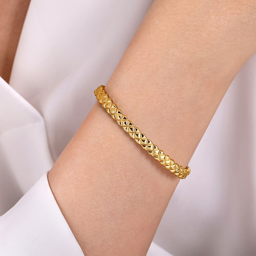 14K Yellow Gold Quilt Pattern Cuff Bracelet in size 6 5 - Shot 4