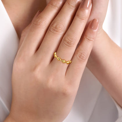 14K Yellow Gold Rhombus Station Ring