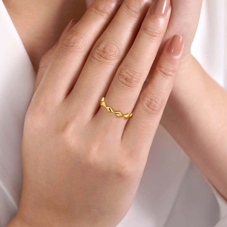 14K Yellow Gold Rhombus Station Ring - Shot 5