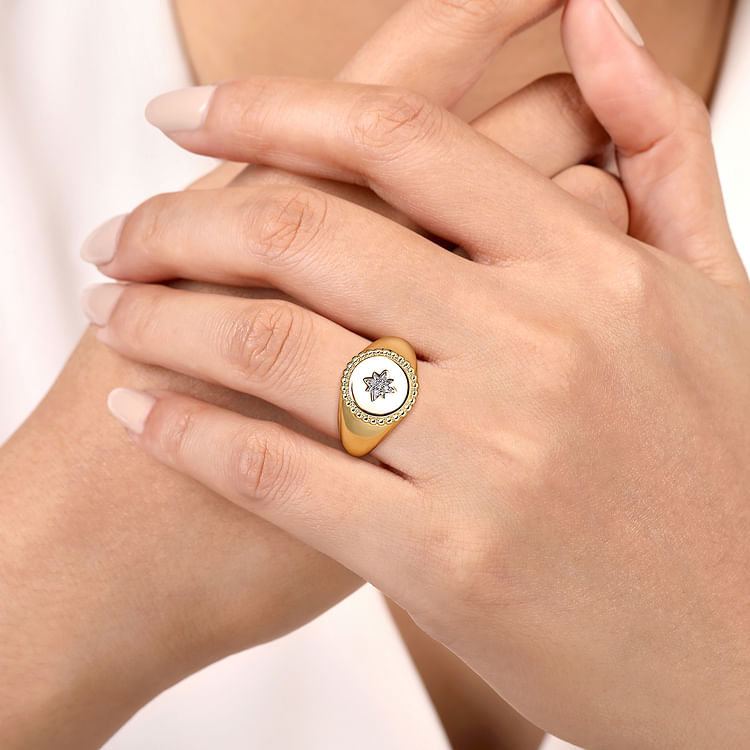 14K Yellow Gold Round Bujukan Signet Ring with Diamond Starburst