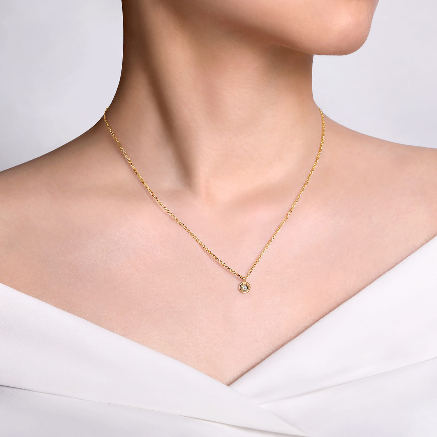 14K Yellow Gold Round Diamond Pendant Necklace - 0.04 ct - Shot 3