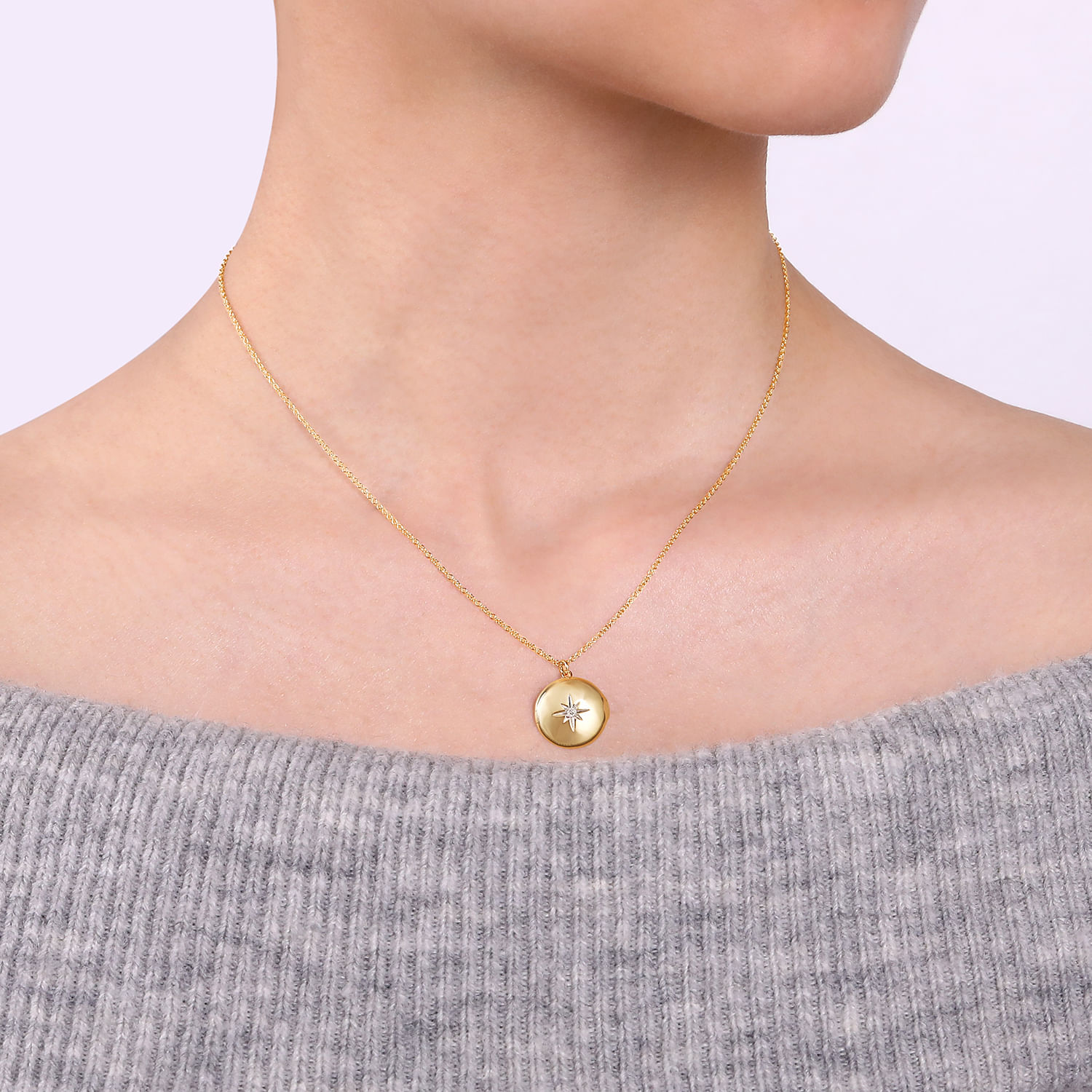 14K Yellow Gold Round Locket Pendant Necklace with Diamond Star Center