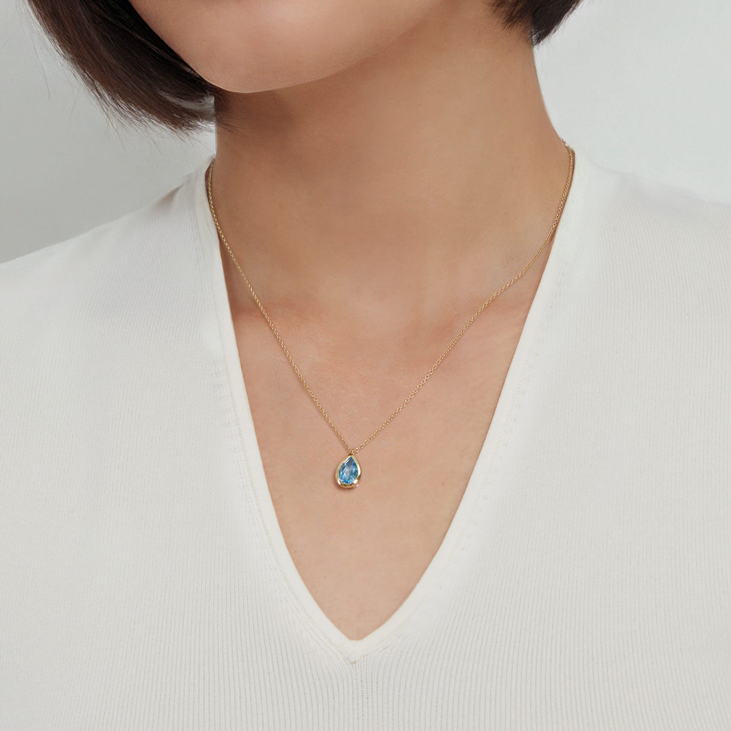 14K Yellow Gold Teardrop Blue Topaz Pendant Necklace