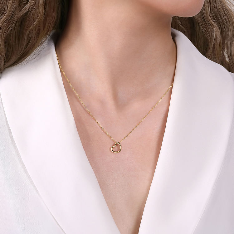 14K Yellow Gold Tilted Heart Pendant Necklace