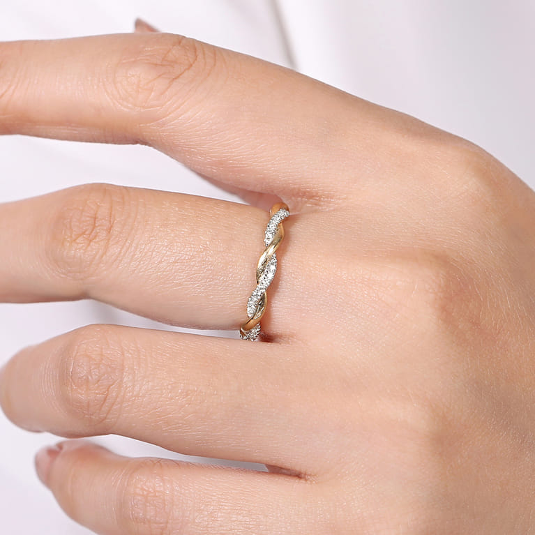 14K Yellow Gold Twisted Diamond Stackable Ring - 0.2 ct - Shot 5