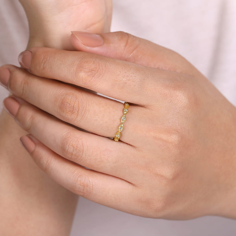 14K Yellow Gold Twisted Diamond Stackable Ring - 0.15 ct - Shot 5