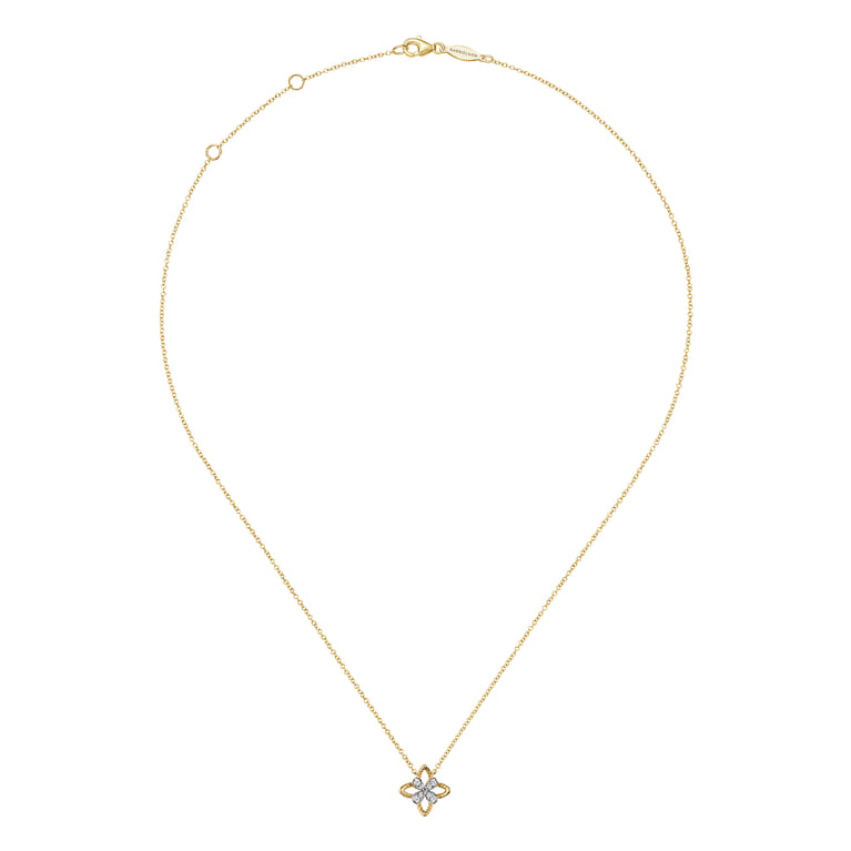 14K Yellow Gold Twisted Rope Clover Pendant Necklace with Diamond Petals - 0.07 ct - Shot 2
