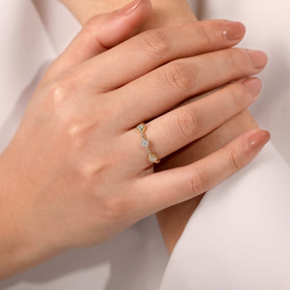 14K Yellow Gold Twisted Rope Cluster Diamond Station Stackable Ring