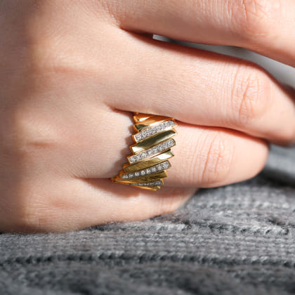 14K Yellow Gold Wide Alternating Diamond and Plain Strand Ring