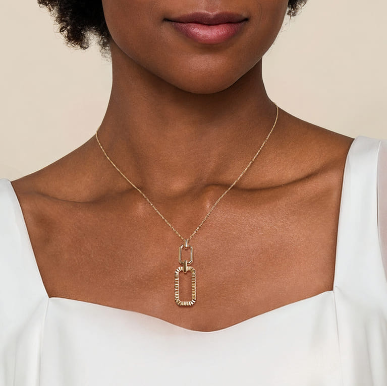 14K Yellow Plain Gold Diamond Cut Link Pendant Necklace - Shot 4