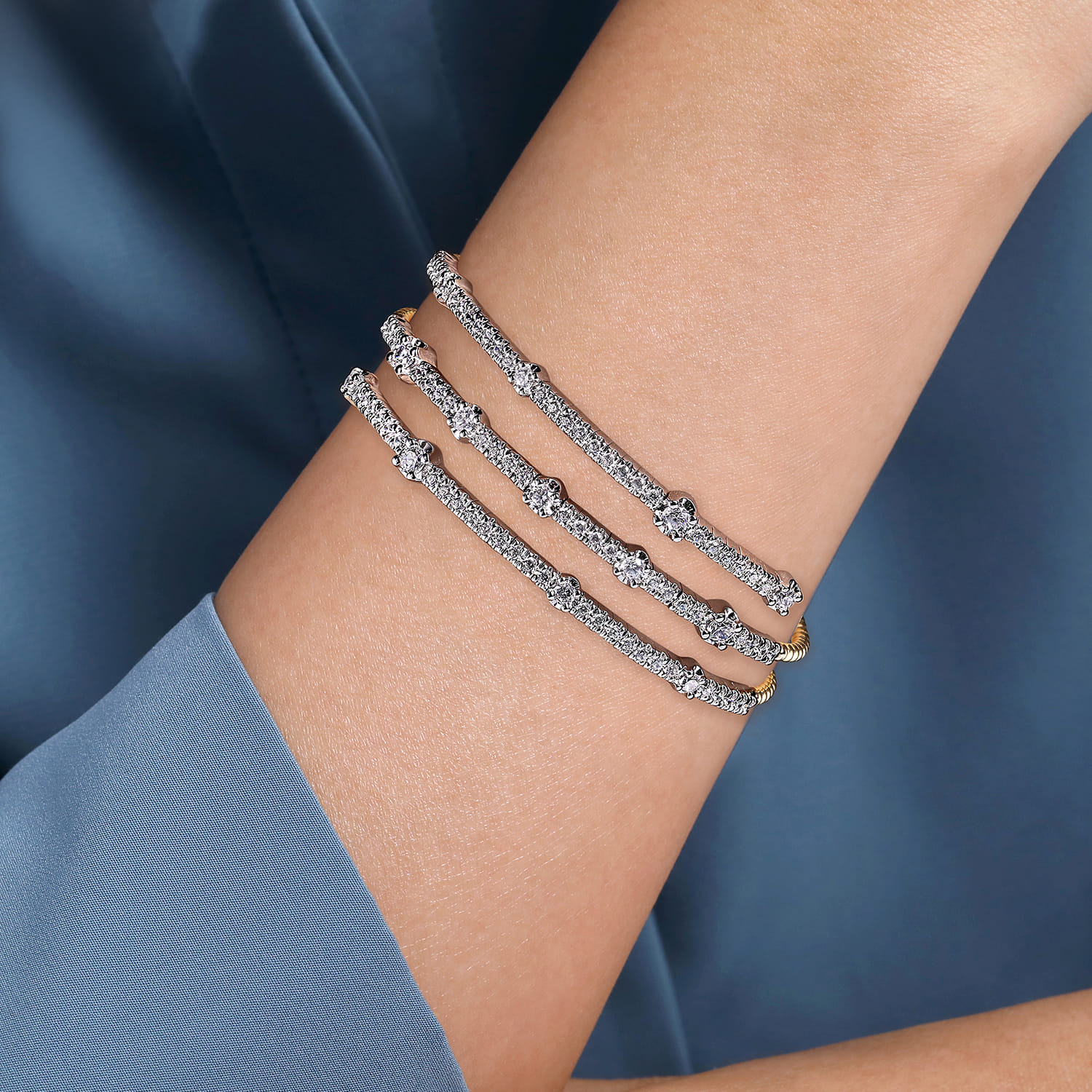 14K Yellow White Gold Bujukan Diamond Bangle - 2.25 ct - Shot 4