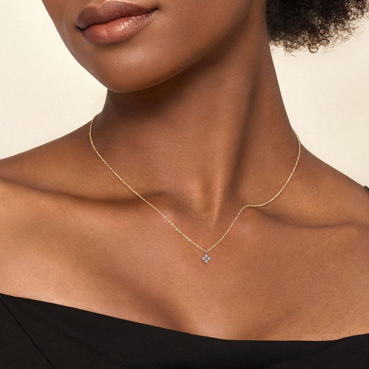 14K Yellow  White Gold Diamond Flower Shape Pendant Necklace