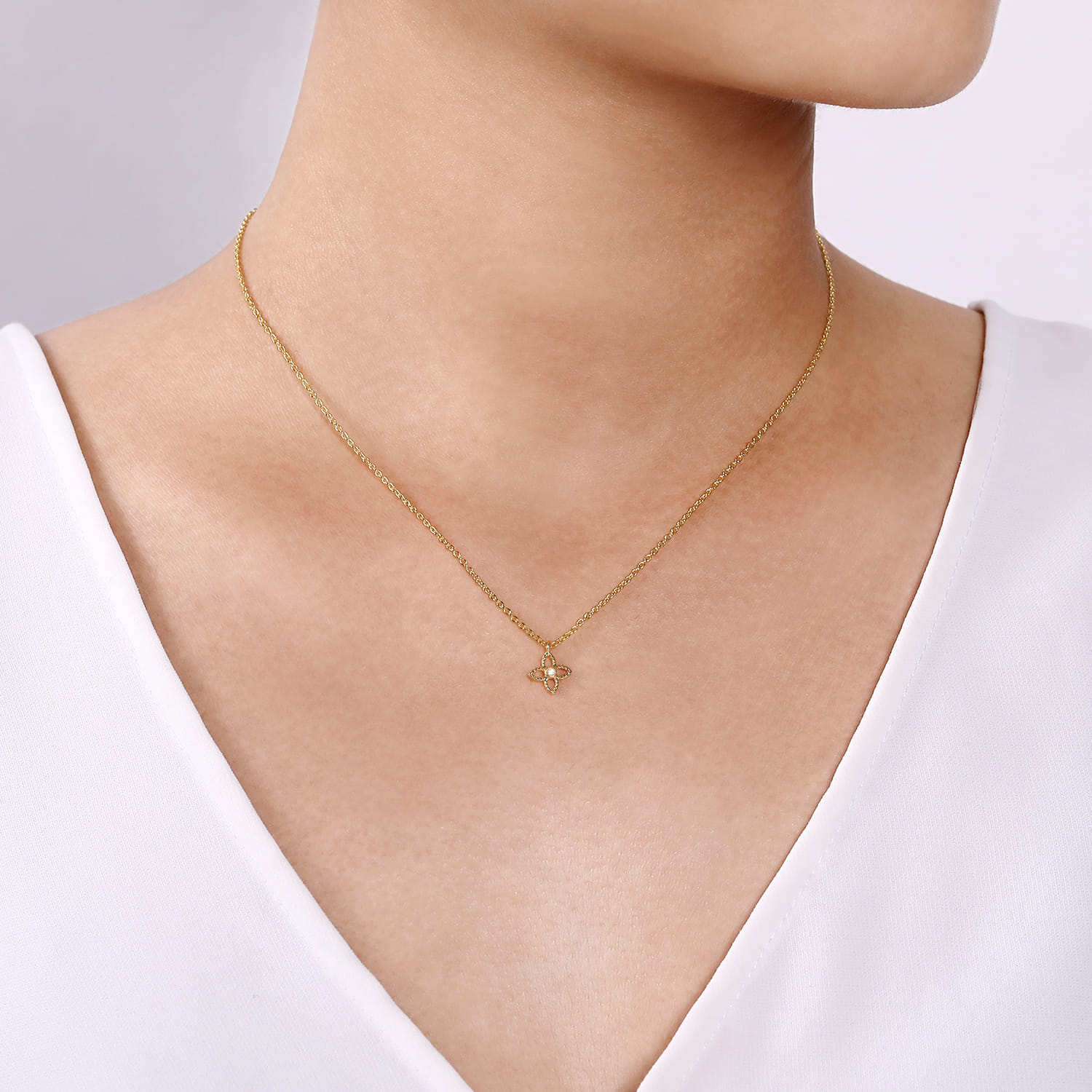 14K Yellow-White Gold Twisted Rope Clover Pendant Necklace with Diamond Center - 0.01 ct - Shot 3