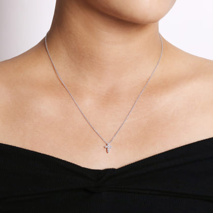 18 inch 14K White Gold Diamond Cross Pendant Necklace