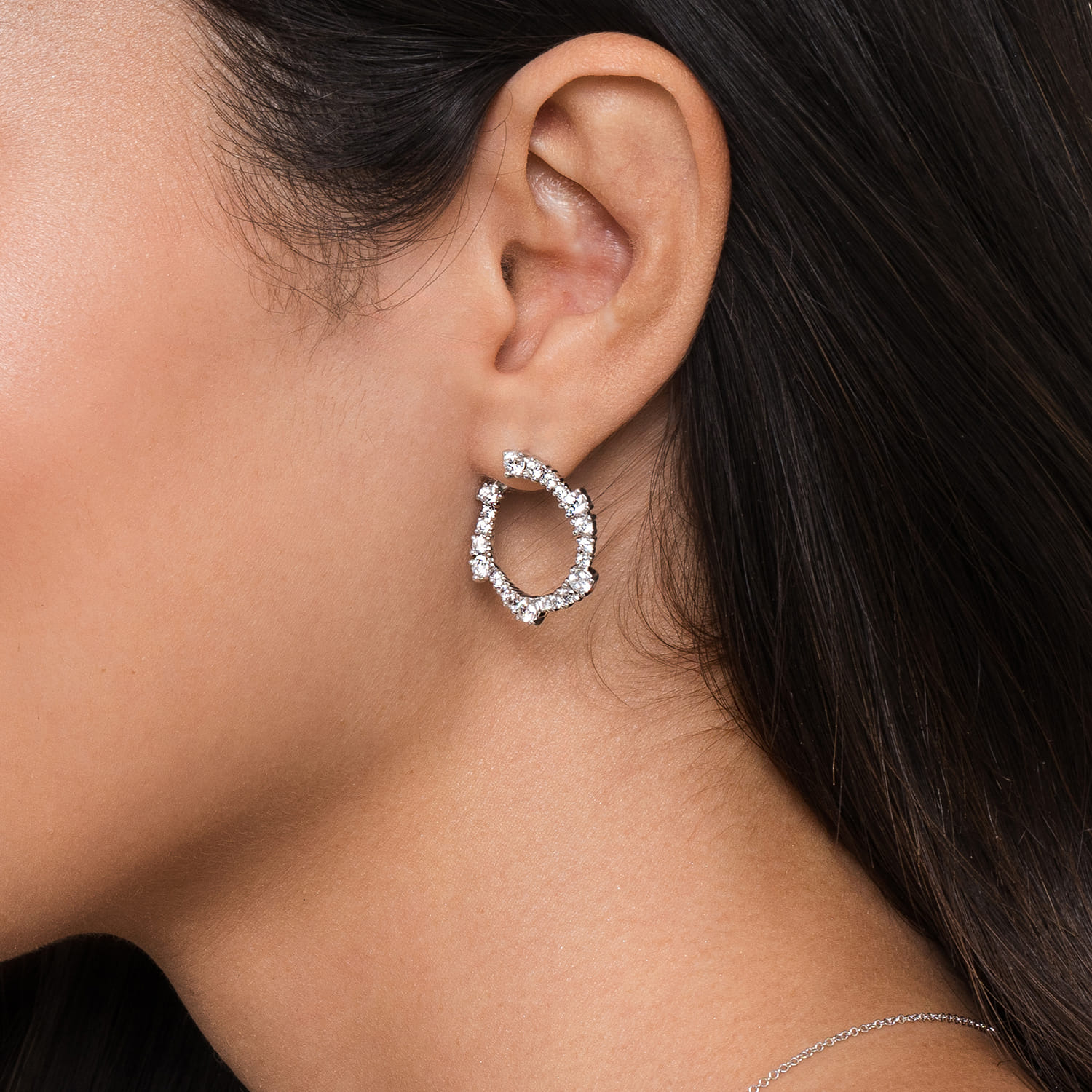 18K White Gold 25mm Diamond Pinwheel Bypass Hoop Earrings - 1.9 ct - Shot 3