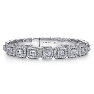 18K White Gold Diamond Bangle